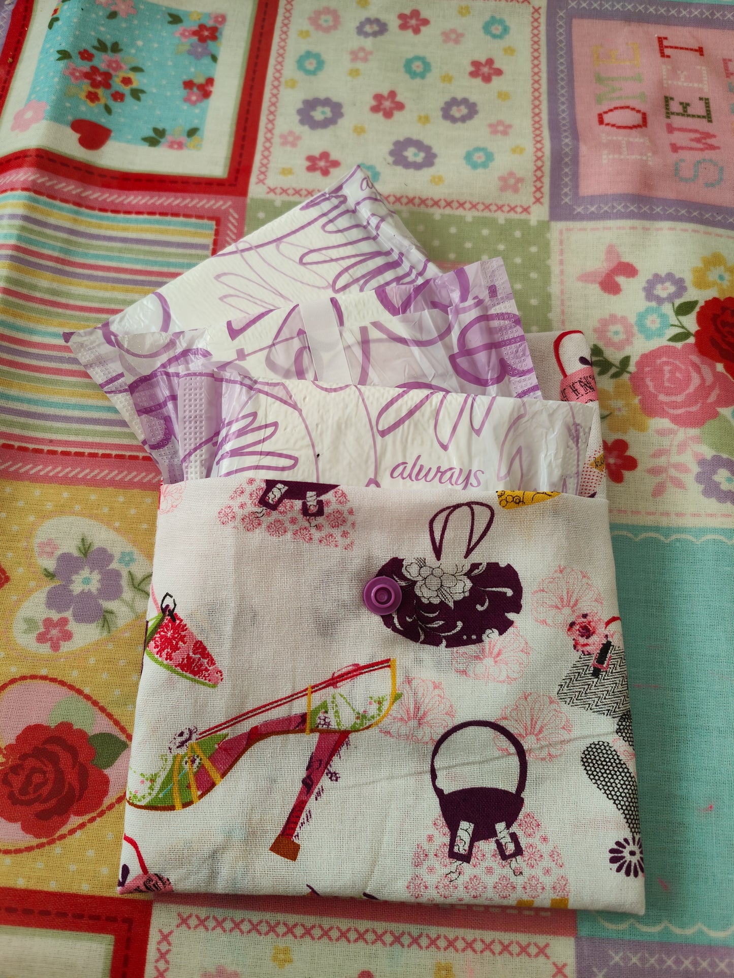 Shoes and Handbags Design Period Pouch